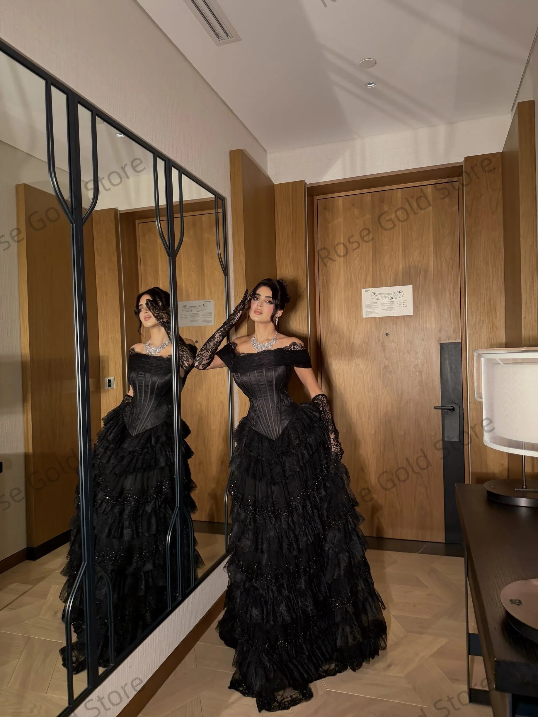 Glamorous Black Women Evening Dresses Off Shoulder Lace Tiered Ruffled Vestido de Gala Elegant Formal Robes de Soriee Customized
